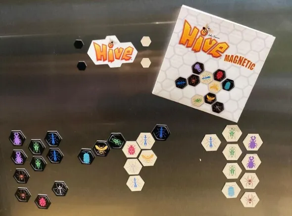 Hive Magnetic Brettspill
